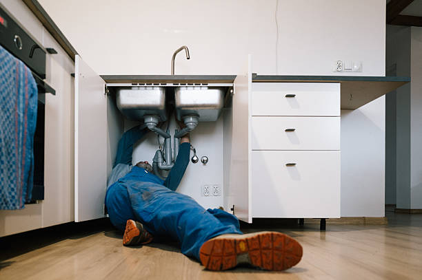 Professional Emergency Plumber technician working in Carlton, GA